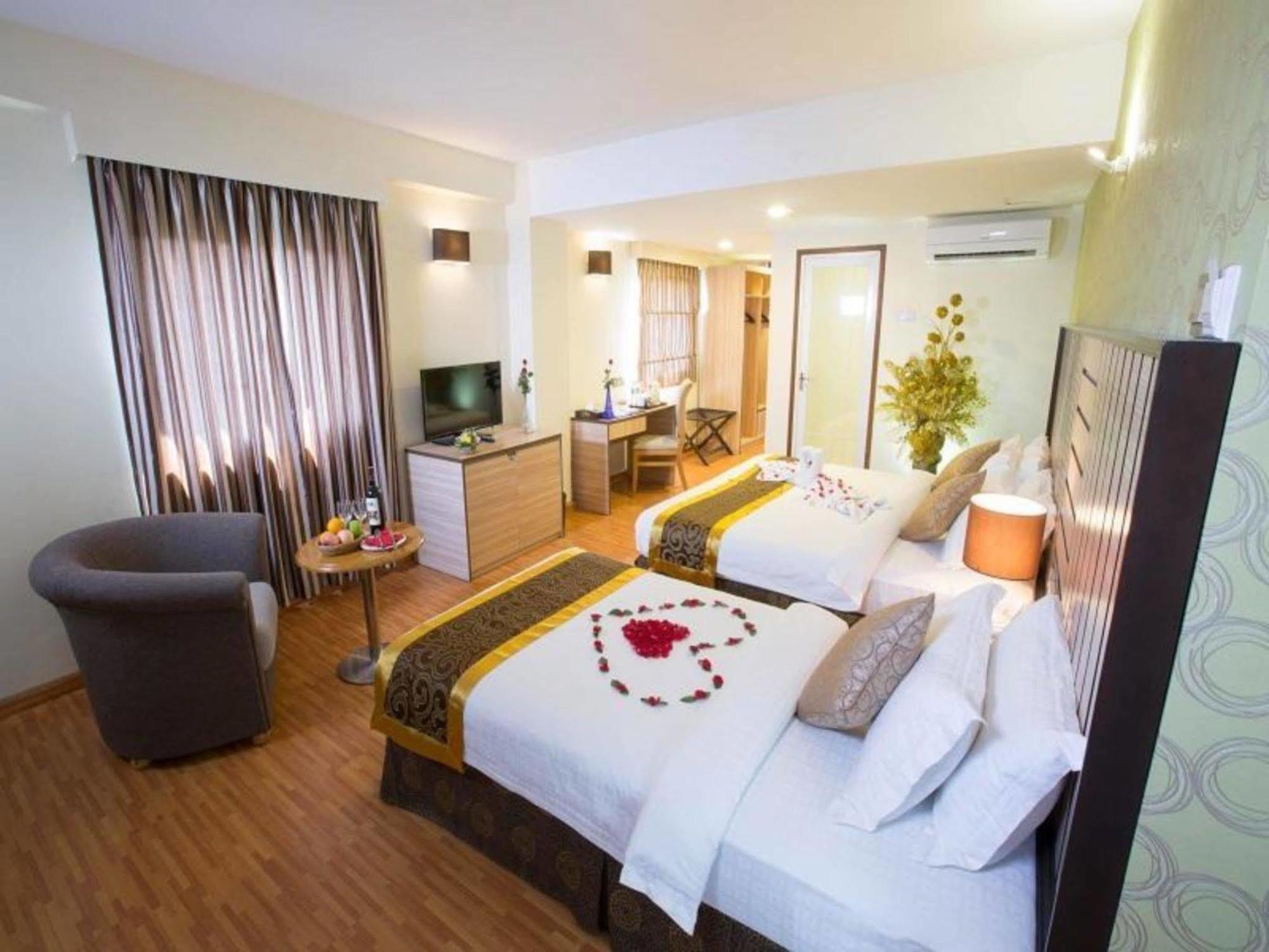 Uptown Hotel Rangun Kültér fotó