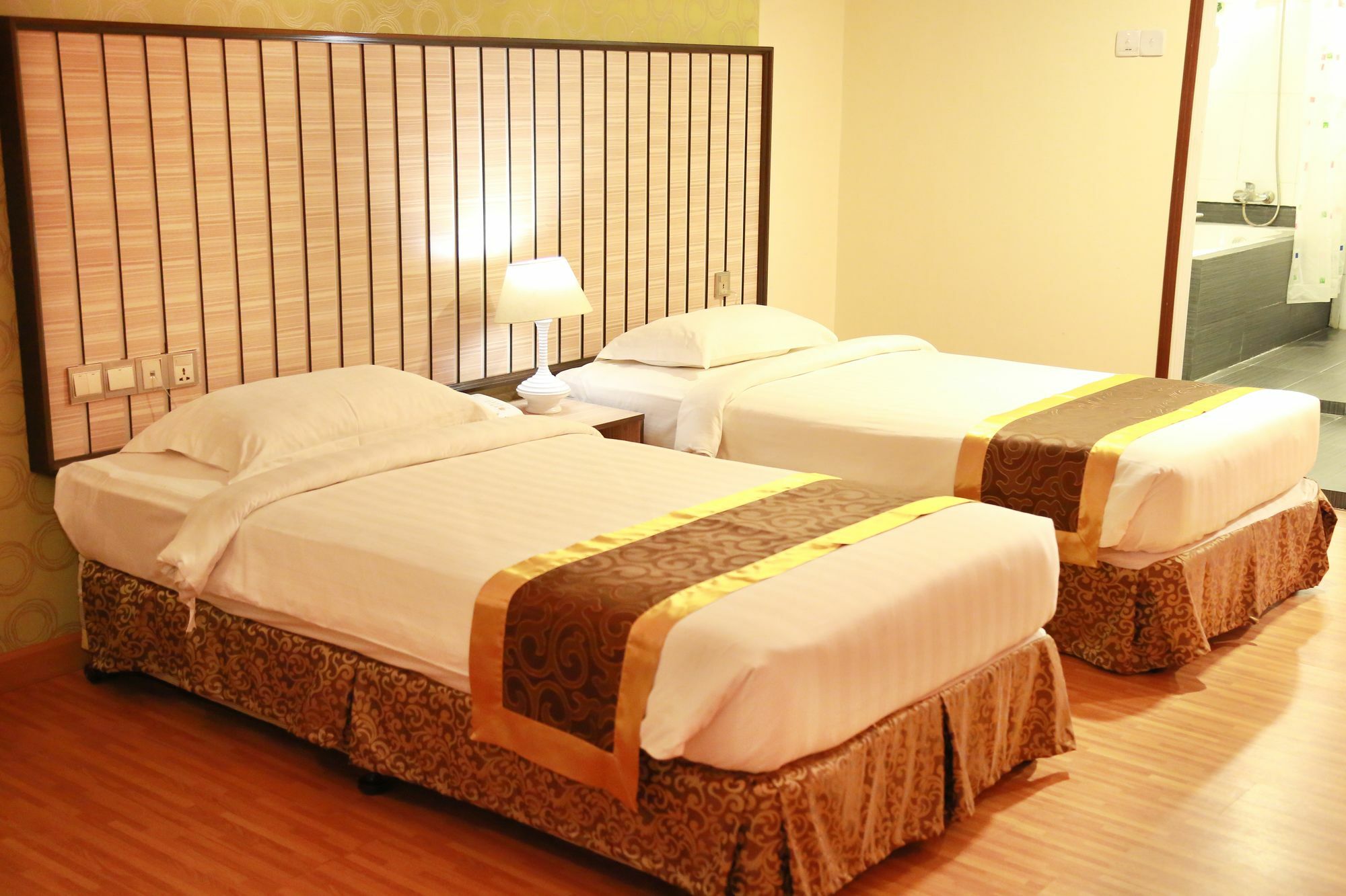 Uptown Hotel Rangun Kültér fotó